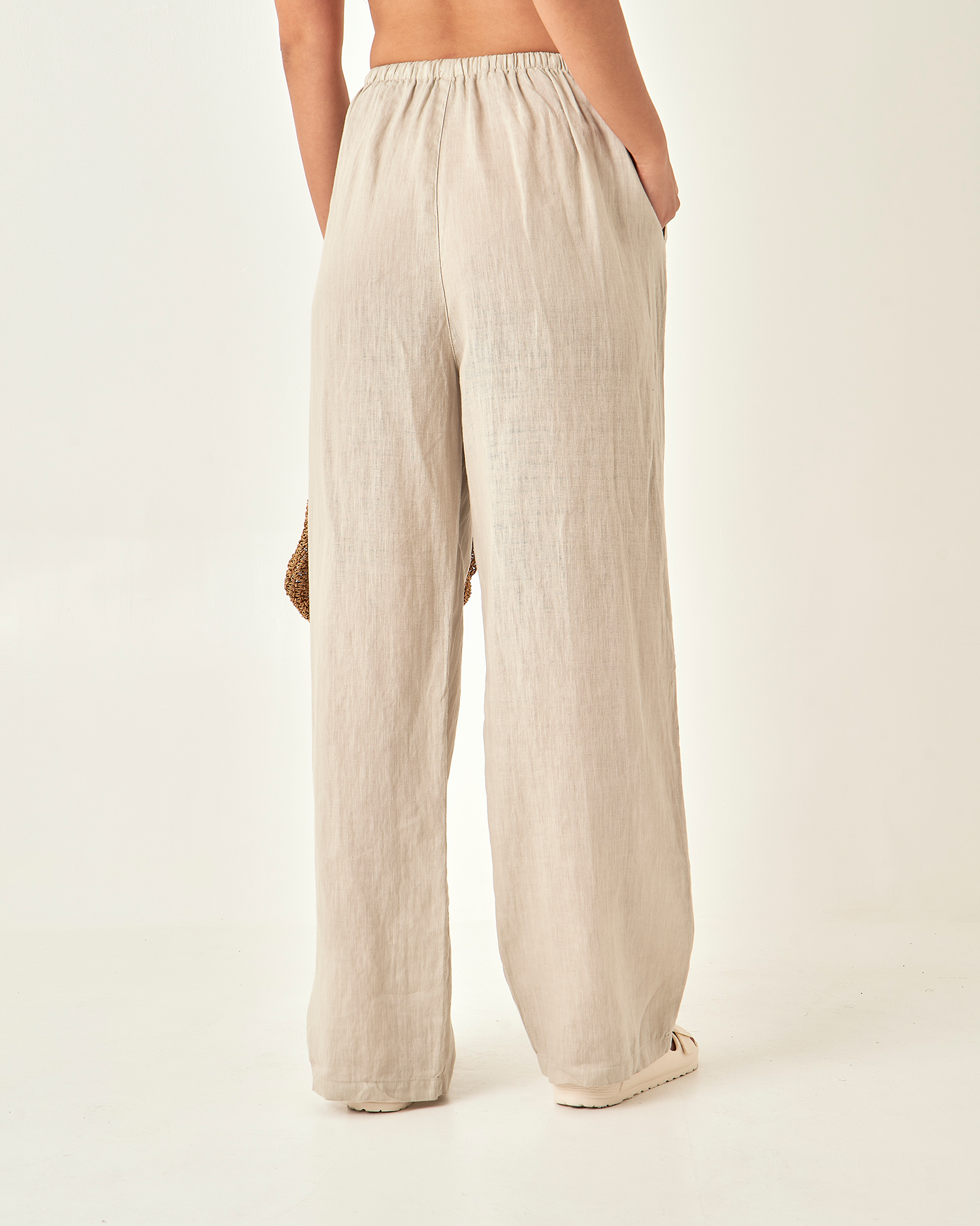 THE WIDE-LEGGED PANTS [beige]